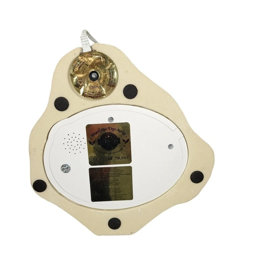 Scentsy Skate The Day Away 2021 Holiday Warmer w/ Moving Skaters Xmas Open Box